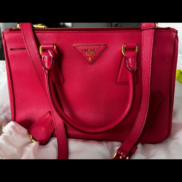 - Prada
Double Zip Lux Tote Saffiano Leather Medium - Picture 2 of 16